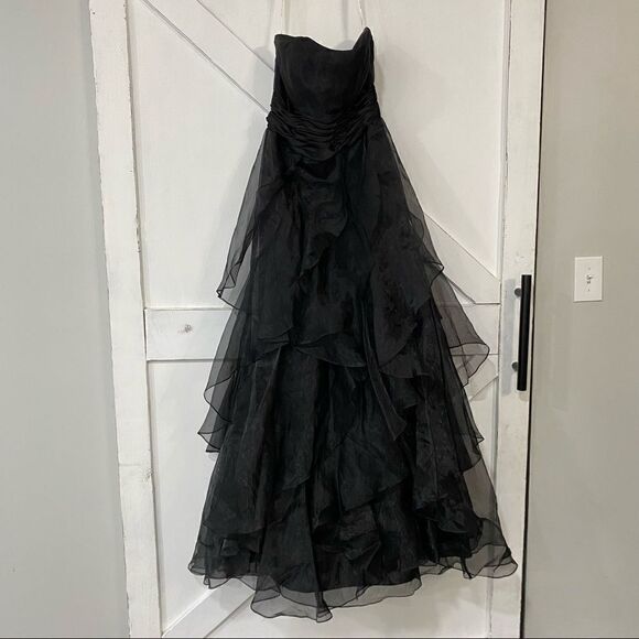David's Bridal Dresses & Skirts - Davids Bridal Women's Black Strapless Tiered Organza Dress size 8 Style F14196